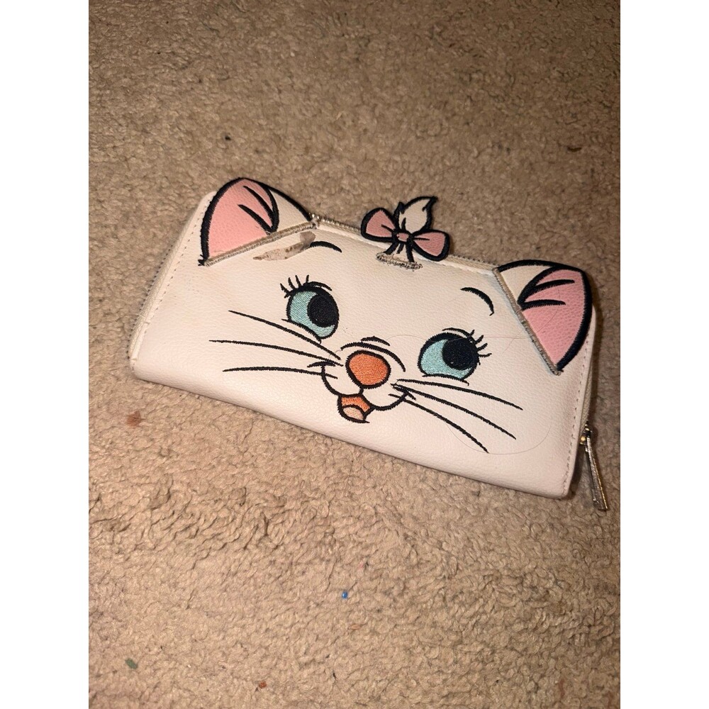 Disney The Aristocats Marie Wallet Black Interior Zip Closure